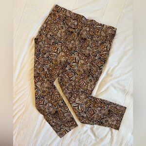 HULES & LEOPOLD Pull on stretchy crop pants w/paisley/floral design